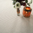 Tissé plat aspect naturel - Backstage - Perle de nacre mettant en scène une décoration naturelle dans un esprit contemporain