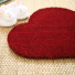 Tapis d'entrée déco Nuage - Fibre de Coco 17mm - Rouge, texture naturelle mise en valeur par son coloris chaleureux